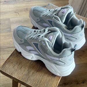 Reebok Women's Sz 10 Gray and Lavender Sneakers